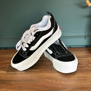 Vans Knu Stack black/white